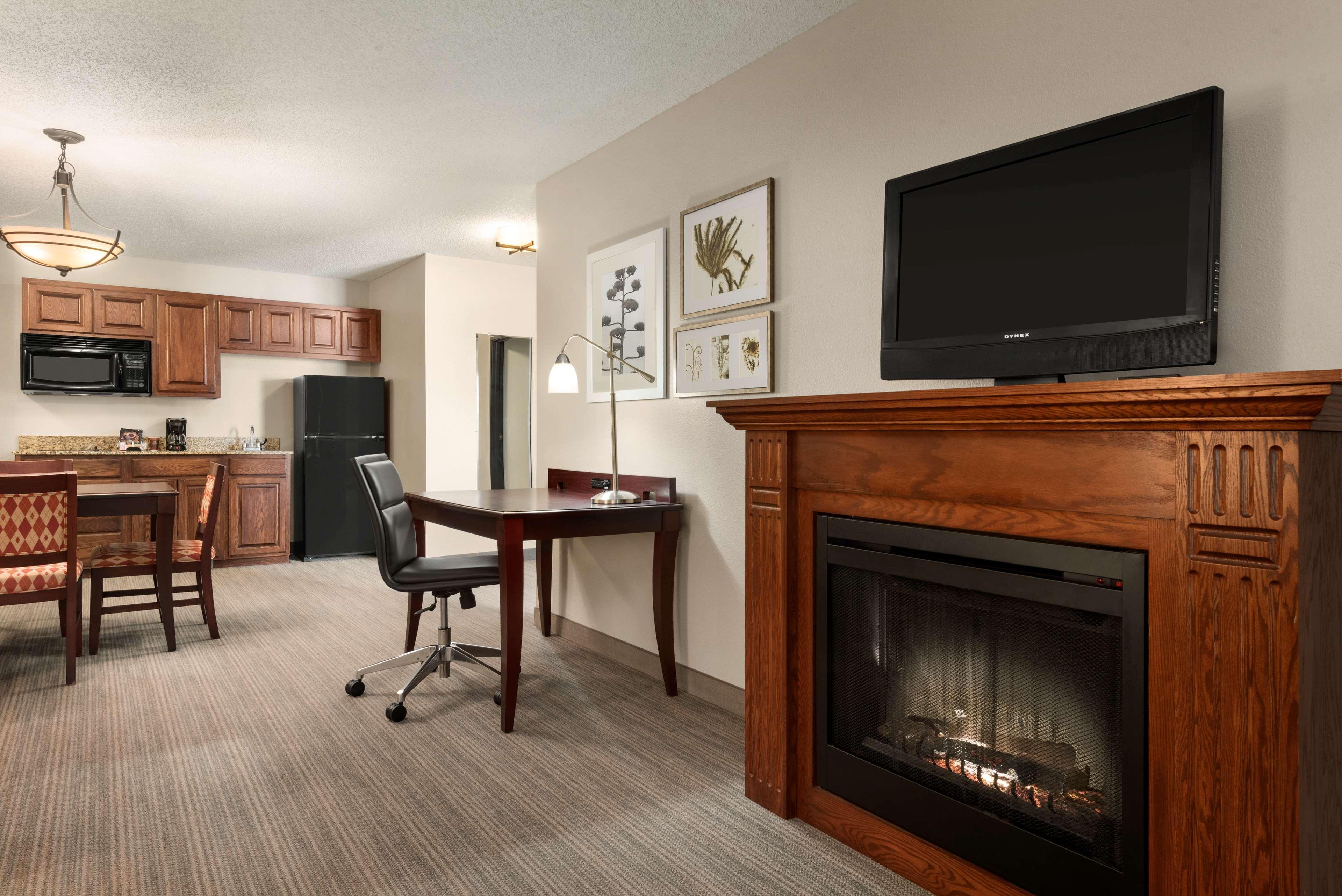 Country Inn & Suites By Radisson, Kansas City At Village West, Ks Bonner Springs Ngoại thất bức ảnh