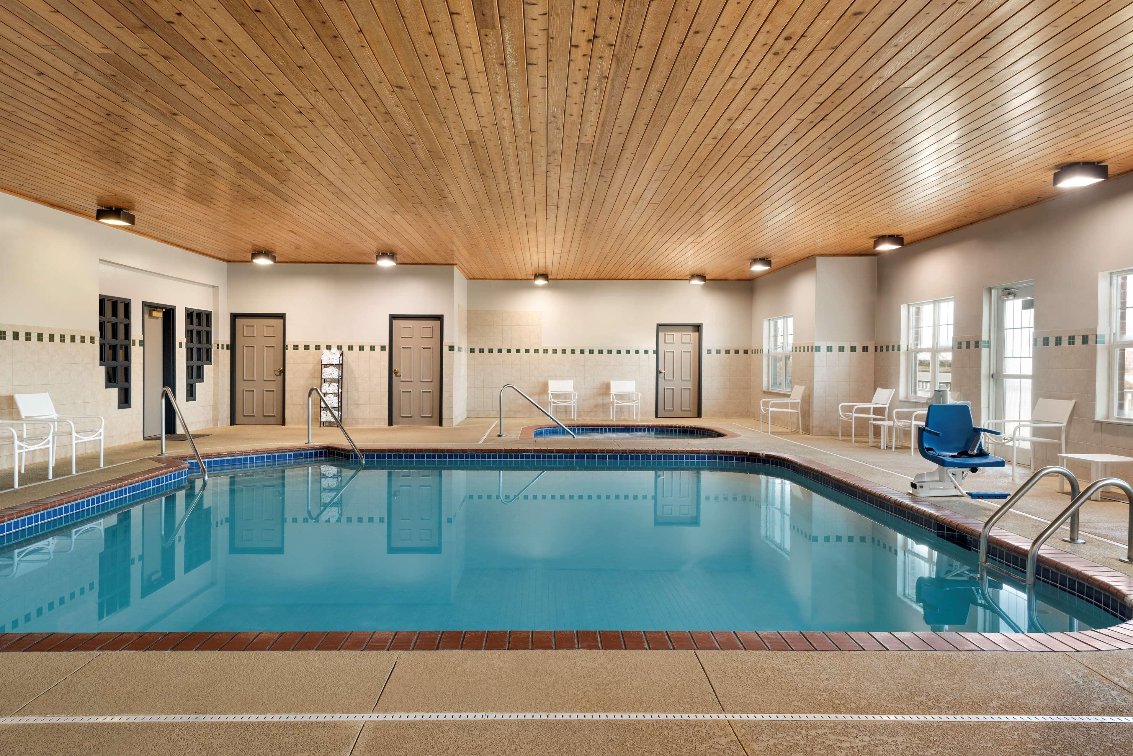 Country Inn & Suites By Radisson, Kansas City At Village West, Ks Bonner Springs Ngoại thất bức ảnh