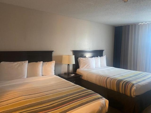 Country Inn & Suites By Radisson, Kansas City At Village West, Ks Bonner Springs Ngoại thất bức ảnh